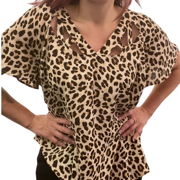Torrid Cheetah Print Caged Neck Blouse size 2X - Picture 1 of 7